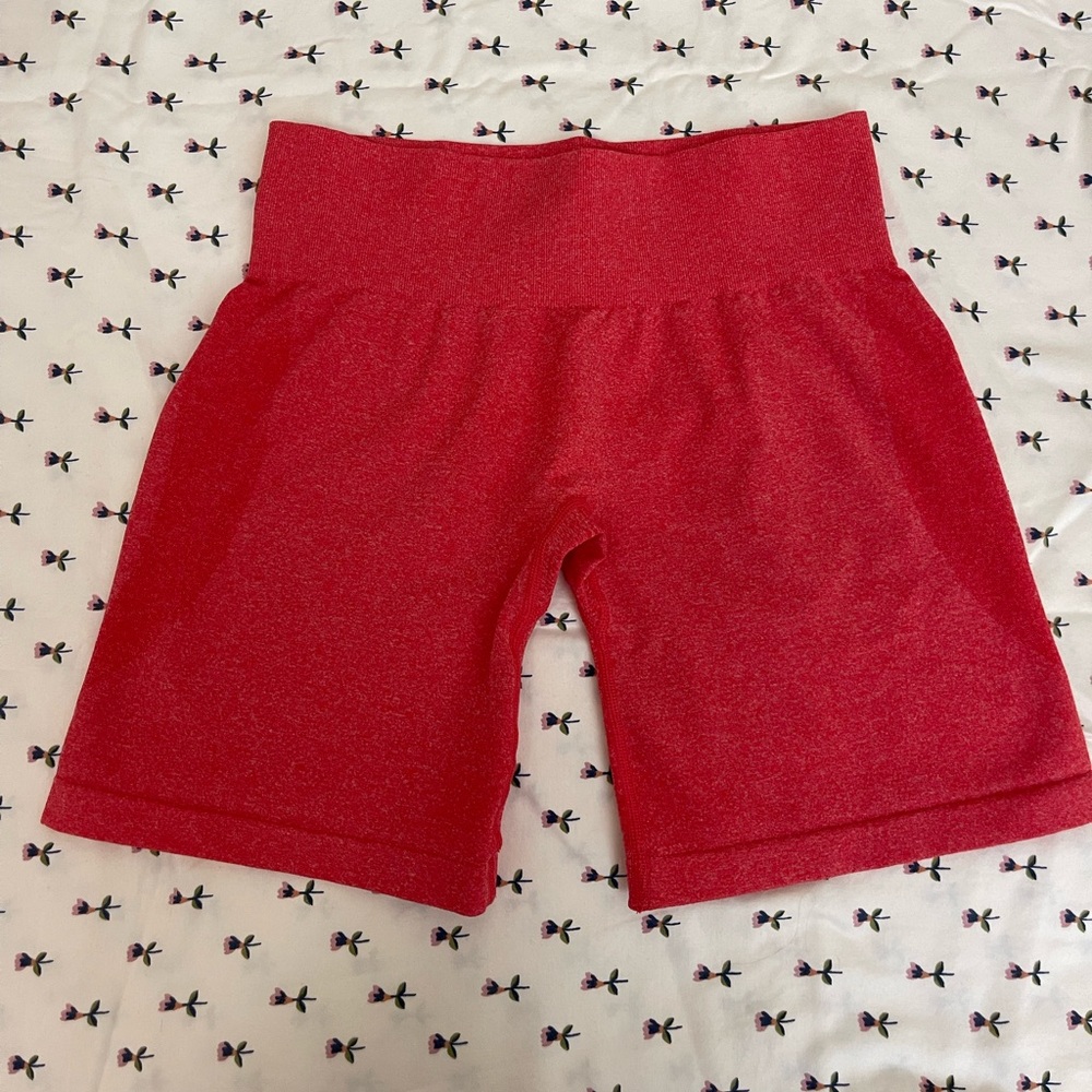 NVGTN Candy Apple Mid Rise Contour Seamless Shorts